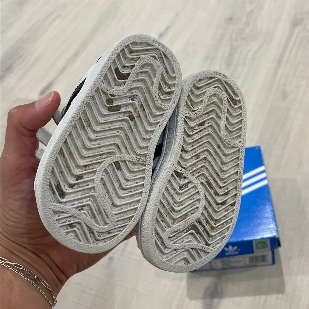 4T Adidas Superstar White and Black Velcro Sneakers - Picture 6 of 6